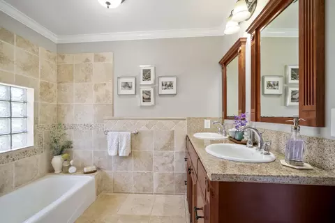 Bath - 14 Ka Dr, Kula, HI 96790 photo 1 of 5