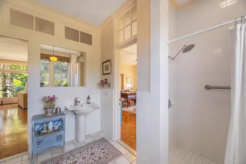 Bath - 2625 Kokomo Rd, Haiku, HI 96708 photo 1 of 3