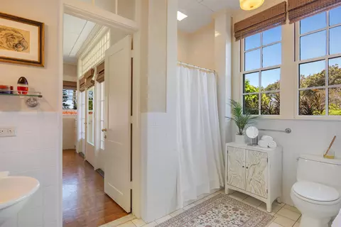 Bath - 2625 Kokomo Rd, Haiku, HI 96708 photo 2 of 3