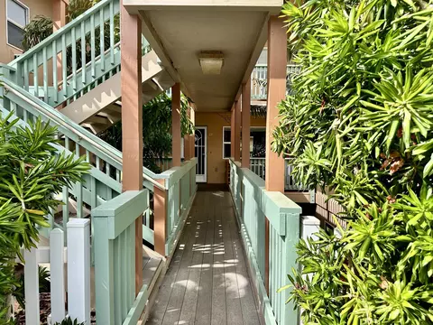 5 Abbey Ln #322, Lahaina, HI 96761