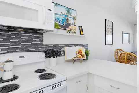 1063 Lower Main St #207, Wailuku, HI 96793
