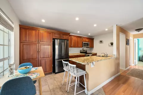 160 Keonekai Rd #9-101, Kihei, HI 96753