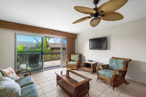 Living - 4909 Lower Honoapiilani Rd #E2E, Lahaina, HI 96761 photo 4 of 4