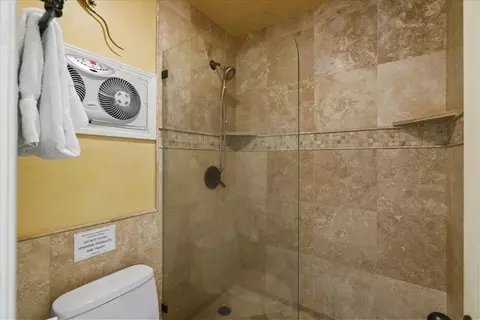 Bath - 4909 Lower Honoapiilani Rd #E2E, Lahaina, HI 96761 photo 2 of 2