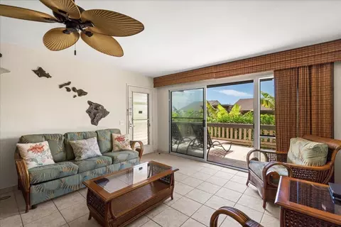 Living - 4909 Lower Honoapiilani Rd #E2E, Lahaina, HI 96761 photo 2 of 4