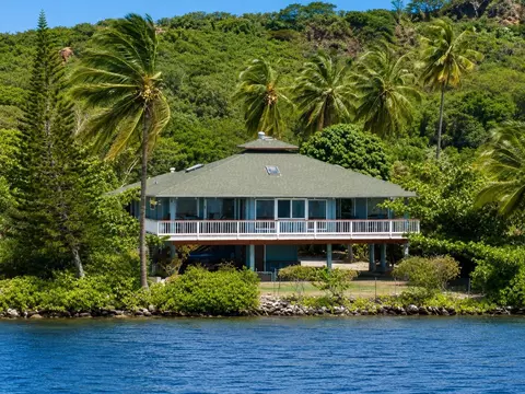 2452 Kamehameha V Hwy, Kaunakakai, HI 96748