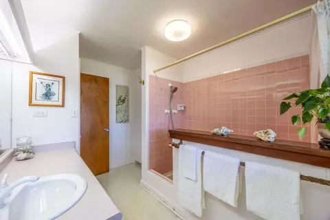 Bath - 47 Ka Dr, Kula, HI 96790 photo 5 of 6