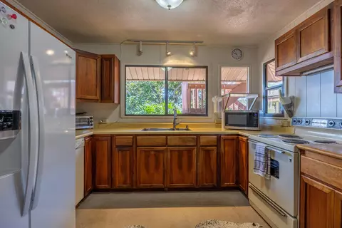 Kitchen - 47 Ka Dr, Kula, HI 96790 photo 4 of 4