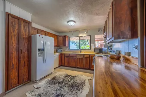 Kitchen - 47 Ka Dr, Kula, HI 96790 photo 2 of 4