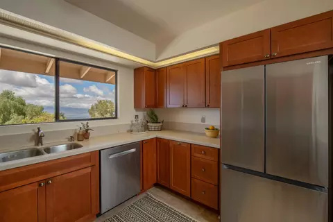 Kitchen - 358 Holopuni Rd, Kula, HI 96790 photo 2 of 3