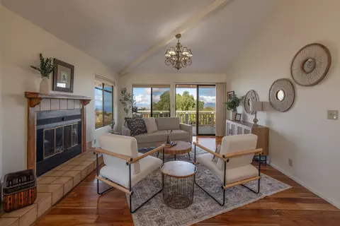 Living - 358 Holopuni Rd, Kula, HI 96790 photo 3 of 3
