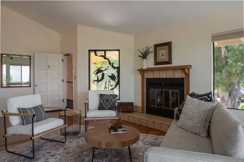 Living - 358 Holopuni Rd, Kula, HI 96790 photo 2 of 3