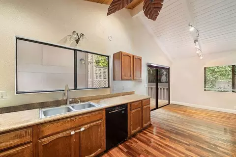 Kitchen - 12 Upper Kimo Dr, Kula, HI 96790 photo 3 of 5