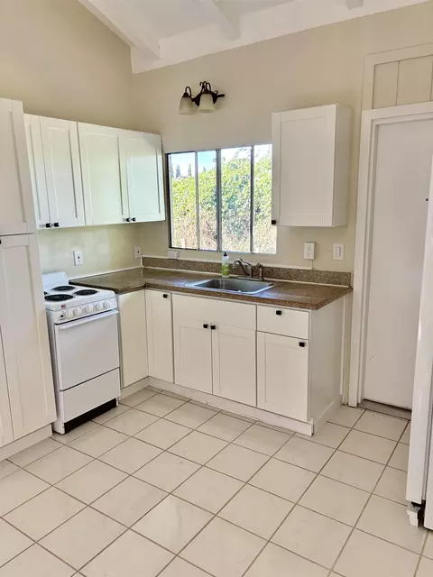 Kitchen - 12 Upper Kimo Dr, Kula, HI 96790 photo 5 of 5