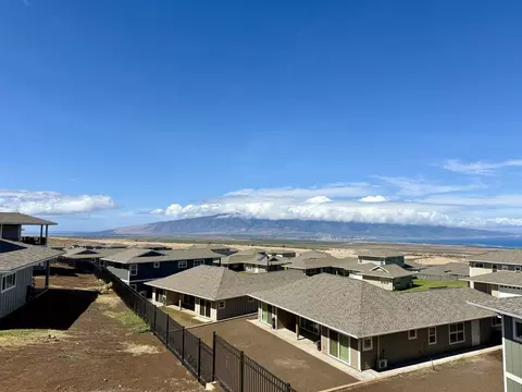 151 Mulehu St #105, Makawao, HI 96768