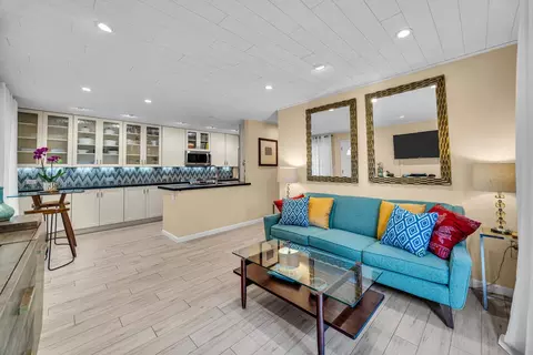 160 Keonekai Rd #8-103, Kihei, HI 96753