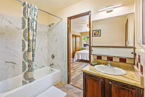 Bath - 31 Pualu Loop, Lahaina, HI 96761 photo 1 of 4
