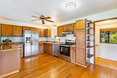 Kitchen - 31 Pualu Loop, Lahaina, HI 96761 photo 2 of 3