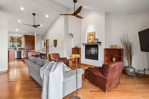 Living - 33 Uau Pl, Kula, HI 96790 photo 3 of 3