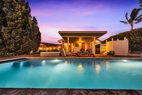 50 Poha Pl, Makawao, HI 96768