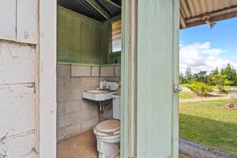 Bath - 1375 Copp Rd, Kula, HI 96790 photo 3 of 3