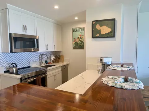 3701 Lower Honoapiilani Rd #103, Lahaina, HI 96761