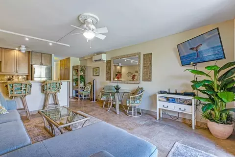 Living - 5315 Lower Honoapiilani Rd #E-141, Lahaina, HI 96761 photo 2 of 4