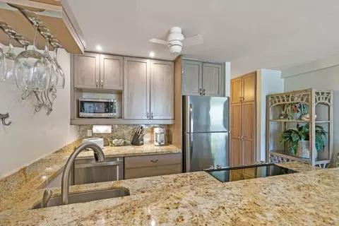 Kitchen - 5315 Lower Honoapiilani Rd #E-141, Lahaina, HI 96761 photo 1 of 3