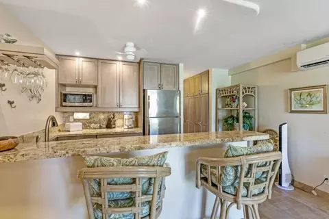 Kitchen - 5315 Lower Honoapiilani Rd #E-141, Lahaina, HI 96761 photo 2 of 3