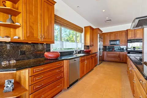 Kitchen - 232 Crestview Rd, Lahaina, HI 96761 photo 4 of 5