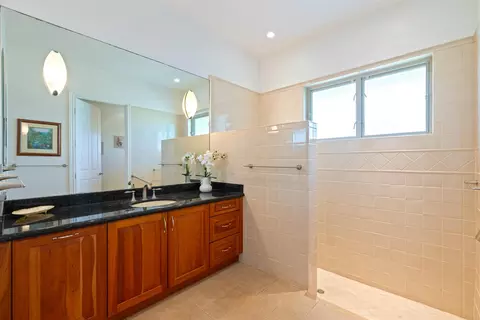 Bath - 232 Crestview Rd, Lahaina, HI 96761 photo 5 of 6