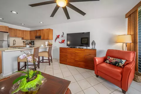 4057 Lower Honoapiilani Rd #124, Lahaina, HI 96761