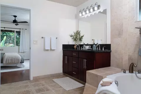 Bath - 4509 Opana Pl, Haiku, HI 96708 photo 2 of 3