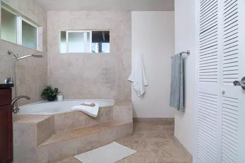 Bath - 4509 Opana Pl, Haiku, HI 96708 photo 1 of 3