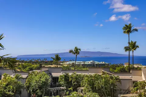 10 Wailea Ekolu Pl #402, Kihei, HI 96753