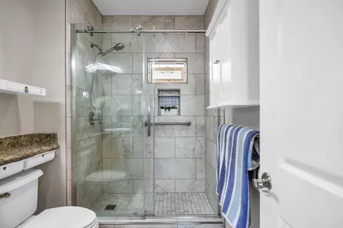 Bath - 3708 Lower Honoapiilani Rd #E-33, Lahaina, HI 96761 photo 1 of 2