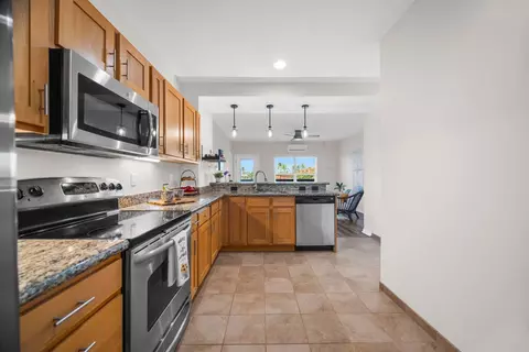 Kitchen - 3708 Lower Honoapiilani Rd #E-33, Lahaina, HI 96761 photo 4 of 6