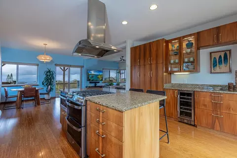 Kitchen - 1350 Naalae Rd, Kula, HI 96790 photo 3 of 4