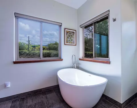 Bath - 1350 Naalae Rd, Kula, HI 96790 photo 4 of 7