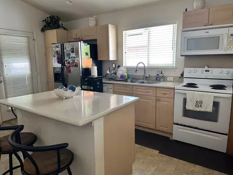 Kitchen - 17 Molehulehu Loop, Kahului, HI 96732 photo 1 of 1