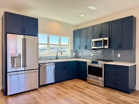 102 Maiaku St #152, Makawao, HI 96768