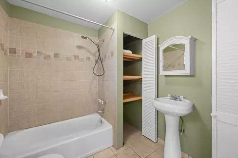 Bath - 805 Kuulei St, Haiku, HI 96708 photo 2 of 3