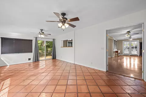 Living - 805 Kuulei St, Haiku, HI 96708 photo 2 of 3