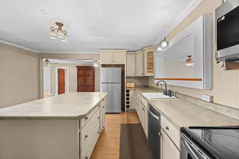 Kitchen - 805 Kuulei St, Haiku, HI 96708 photo 3 of 3