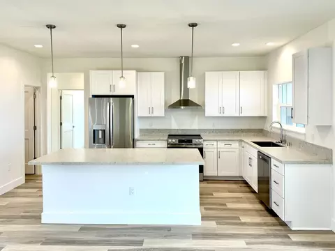 115 Maiaku St #170, Makawao, HI 96768