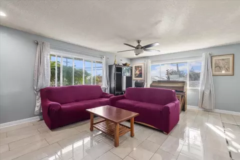 724 Makaala Dr, Wailuku, HI 96793
