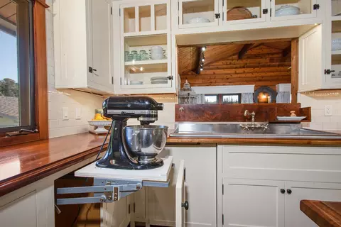 Kitchen - 30 Mamao Pl, Haiku, HI 96708 photo 3 of 5