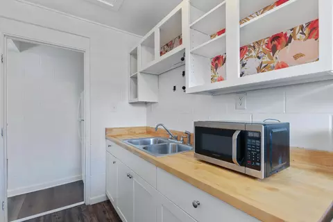 Kitchen - 6 Kahope Pl, Haiku, HI 96708 photo 4 of 4