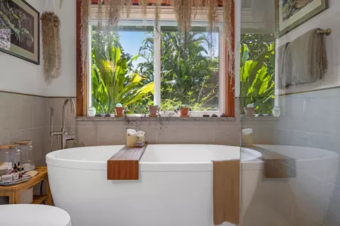 Bath - Undisclosed, Haiku, HI 96708 photo 1 of 5