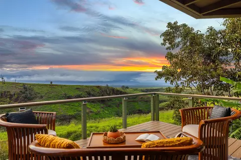 2690 Akalani Loop, Makawao, HI 96768